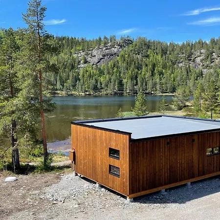 Peaceful Lakefront Tjaldal