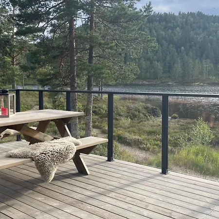 Peaceful Lakefront *