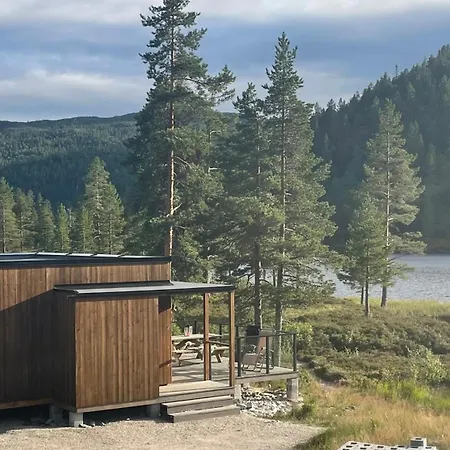 Peaceful Lakefront Tjaldal