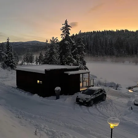 Peaceful Lakefront Tjaldal