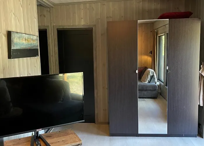 Feriehus Peaceful Lakefront *